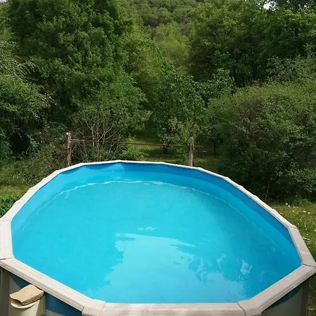 Dans Un Chaleureux Homestay Cremieu